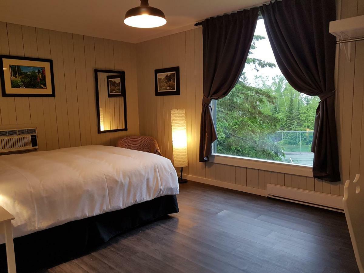 Hotel Far Hills Val-Morin Phòng bức ảnh