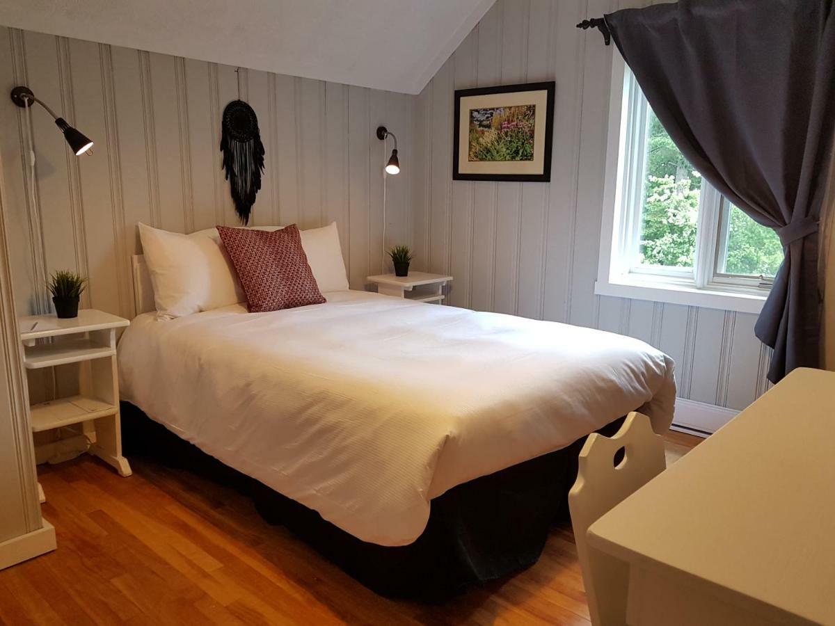 Hotel Far Hills Val-Morin Phòng bức ảnh